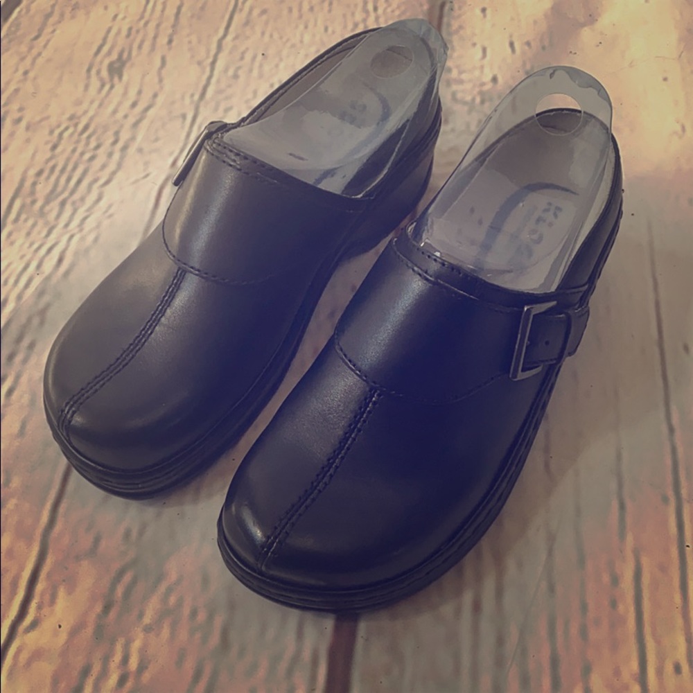Austin Black Smooth Clogs